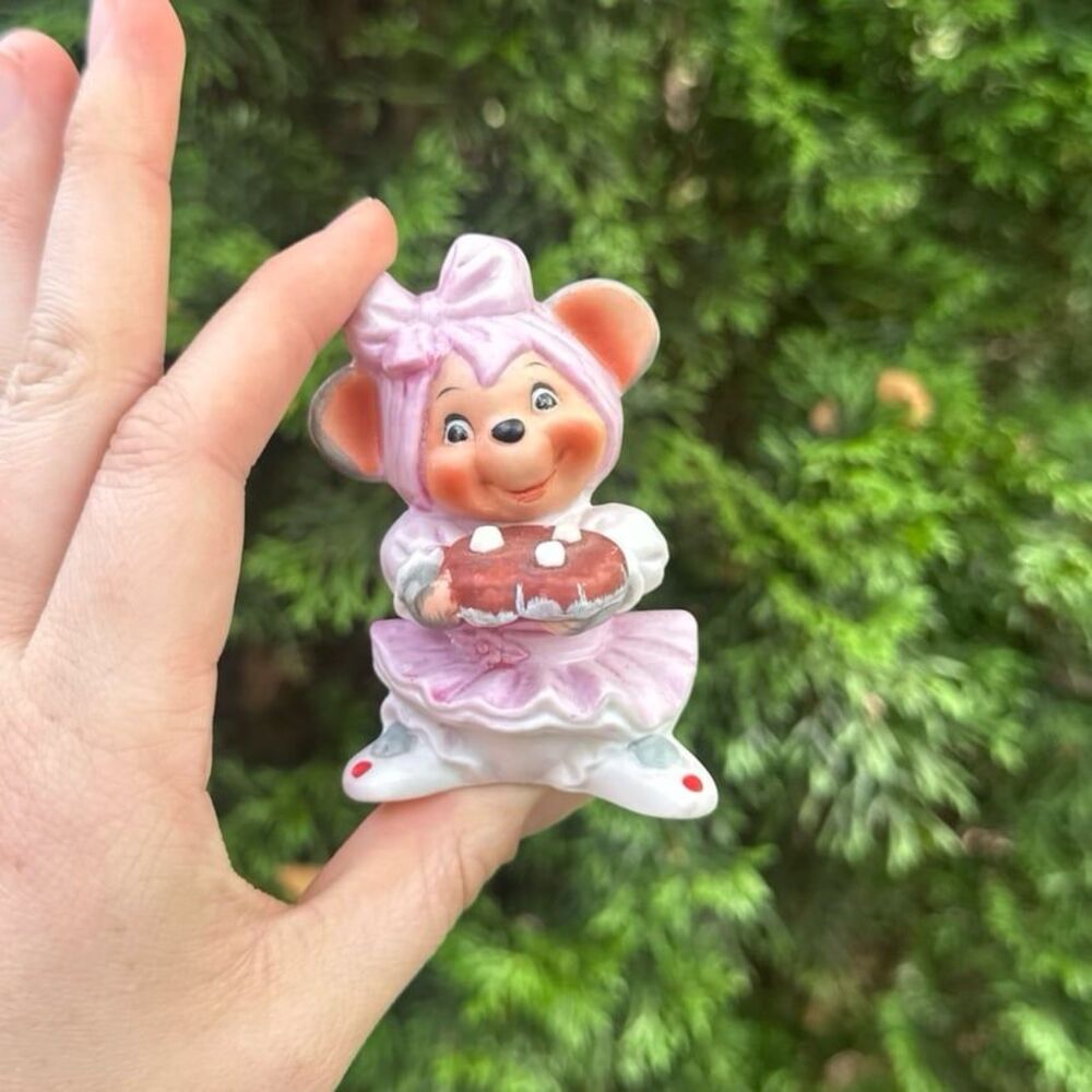 Vintage Little Mouse Wife Beth Barton Cake Pie Pink Ribbon Figurine Trinket